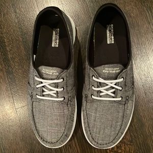 Barely worn slip on Skechers shoes